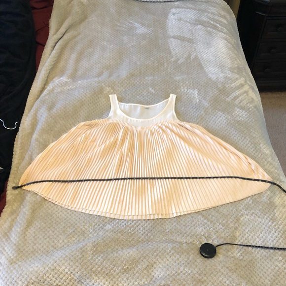 Cream and White Pleated Accordion Sweetheart Tank - Picture 7 of 9